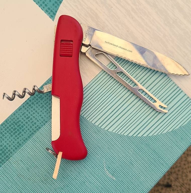 Victorinox Couteaux de poche: Couteaux Victorinox – D'occasion à Estavayer-Le-Lac par limo-nade 1
