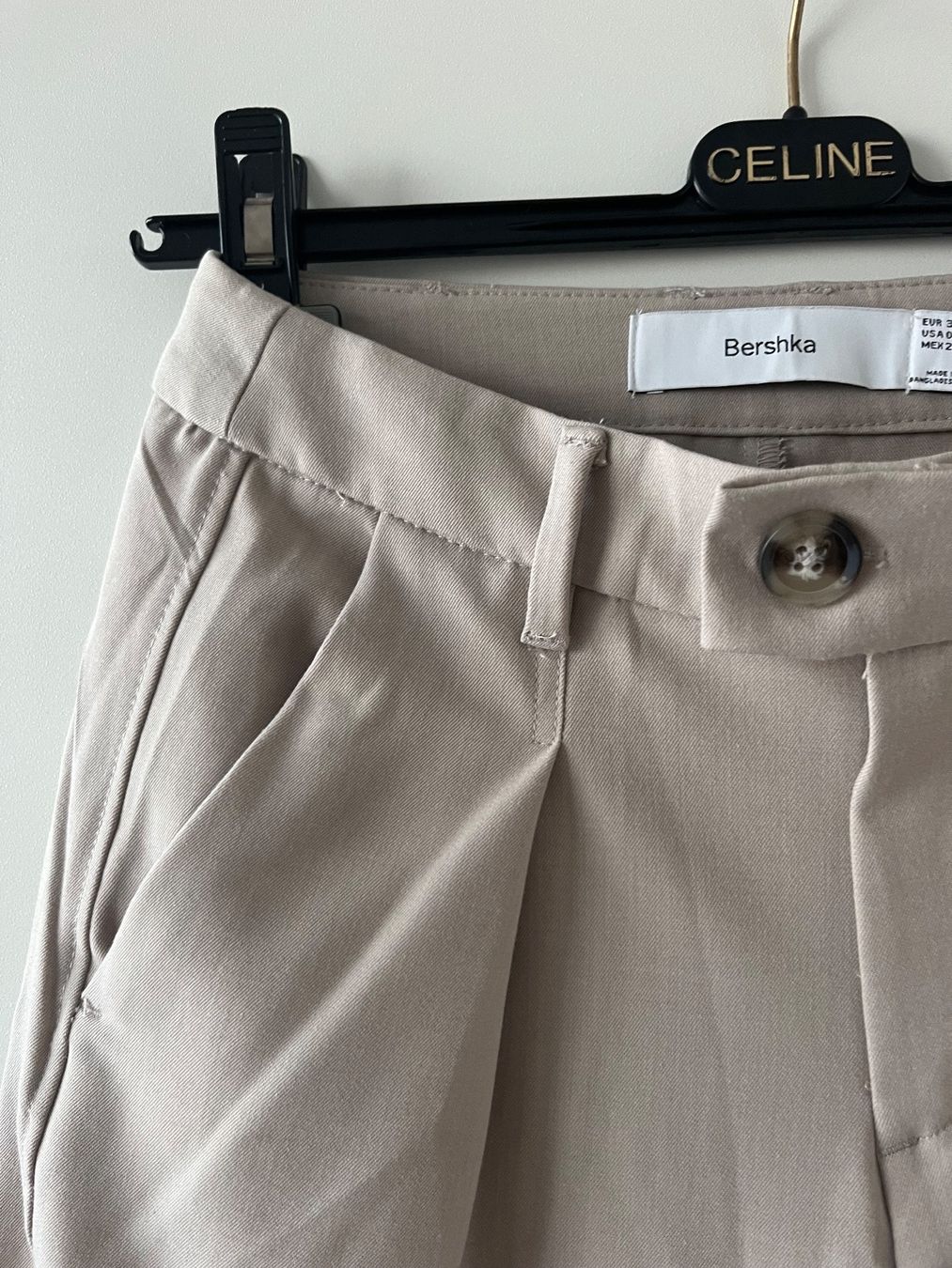 Pantaloni: Pantalon costume beige – Usato da Neuchâtel venduto da Ariane_vn00 2