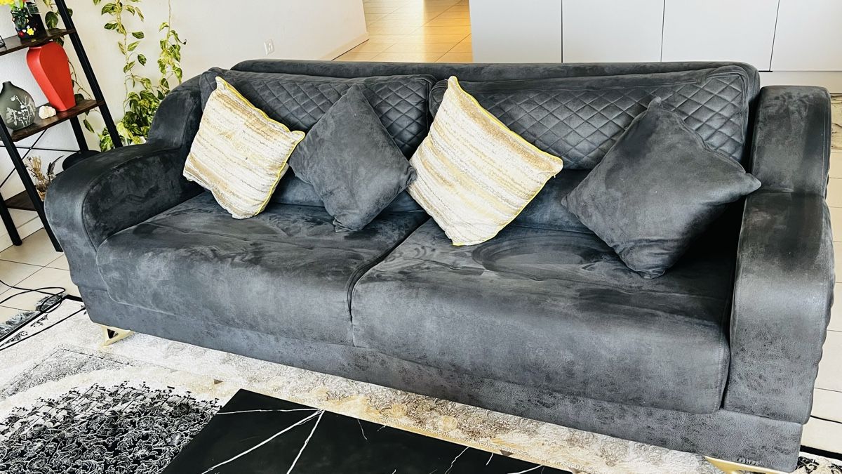 Sofas: Canapé gris matelassé bon état – Gebraucht aus Chessel von why_pxw6 3