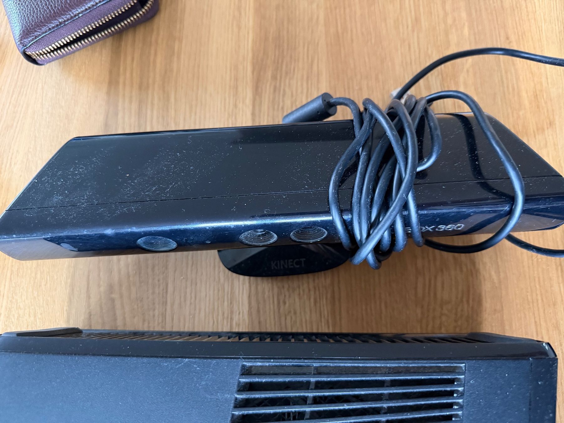 Microsoft Console: Console Microsoft Xbox 360 con Kinect, usato, nero – Usato da Uttwil venduto da noe_6ry7 1