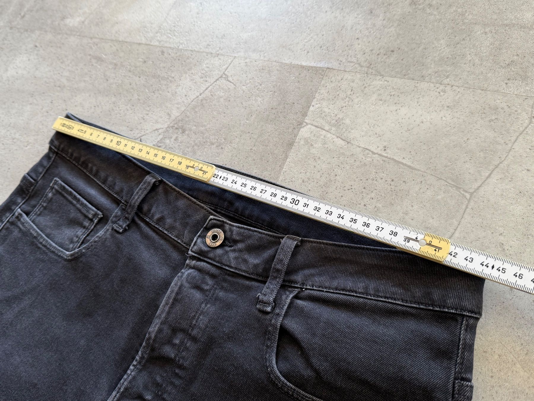 G-Star Jeans: G-Star / Shorts / Schwarz / 34 / Hose / Kurz – Gebraucht aus Kirchberg BE von Noelstr 4