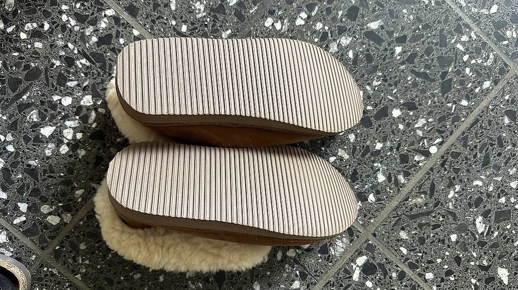 Herrenschuhe: Neue Lammfell Hausschuhe 36 – Gebraucht aus Gockhausen von enanaa 1
