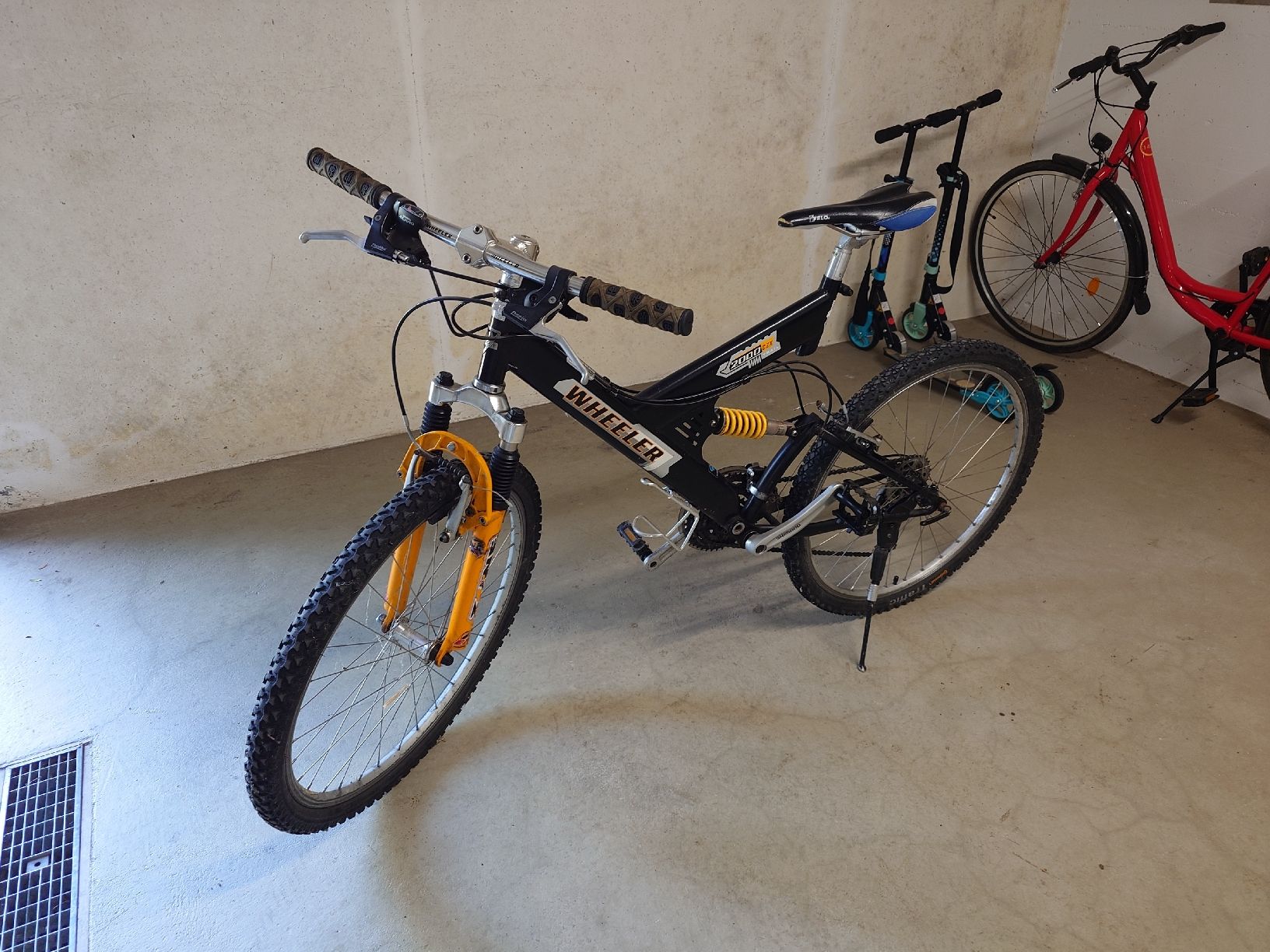 Wheeler Biciclette: Fahrrad Velo Fully Wheeler Trail 2000 CZX – Usato da Bätterkinden venduto da Grooovy