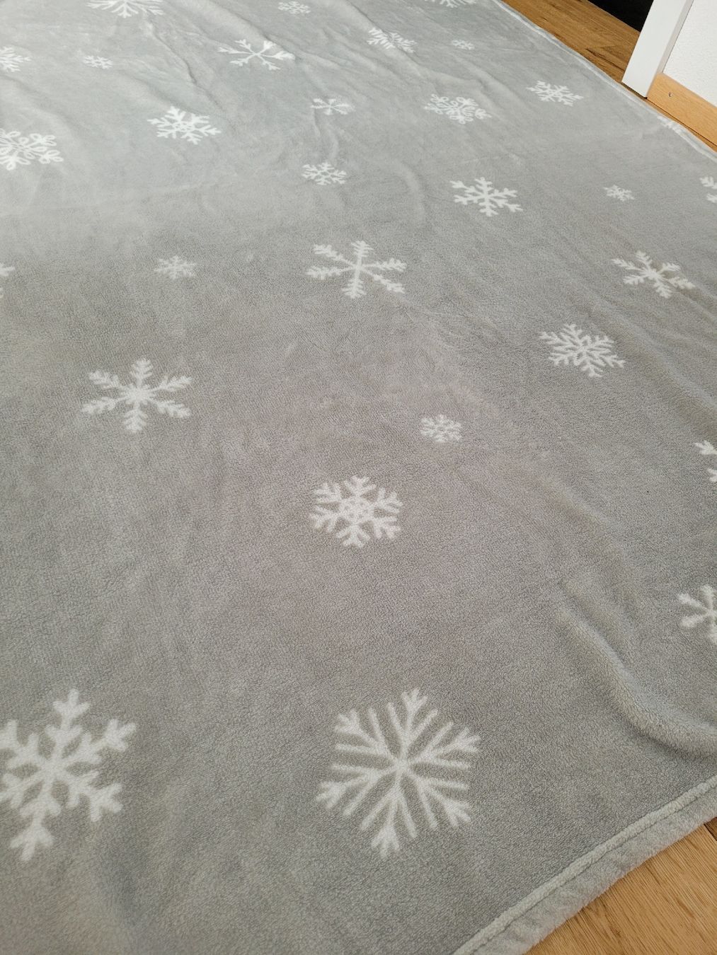 Decken: Decke mit Schneeflockenmuster grau neuwertig – Neu (gemäss Beschreibung) aus Bennau von Moonshine_68 1