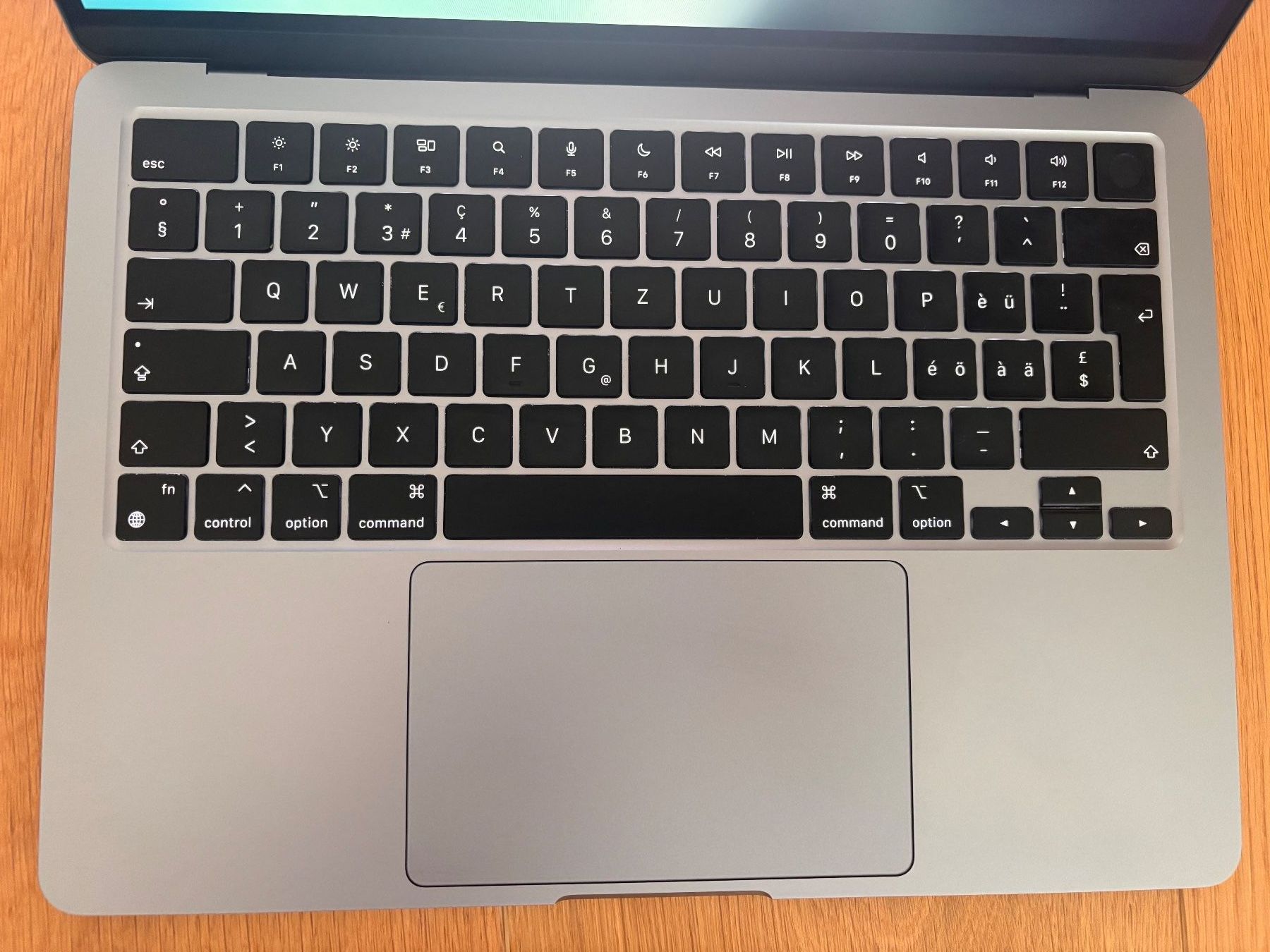 Apple Notebook: Apple Macbook Air 2022 – Usato da Sursee venduto da DonutWorryBeHappy 1