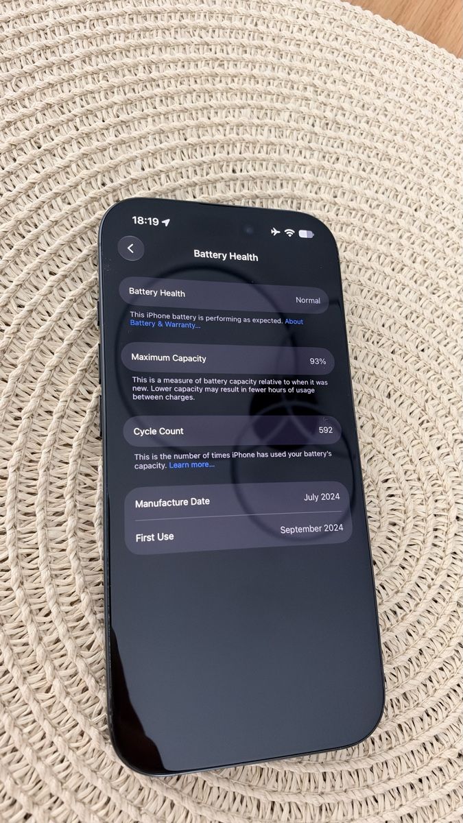 Apple Telefoni cellulari / Smartphones: iPhone 16 Pro 256 GB - Schwartz – Usato da Regensdorf venduto da elbryan 9
