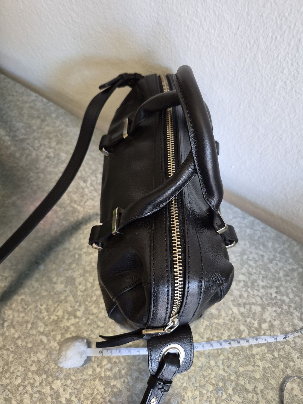 Taschen für Damen: Massimo Dutti  Ledertasche  Schwarz – Gebraucht aus Bern von Rou_rsz5 4