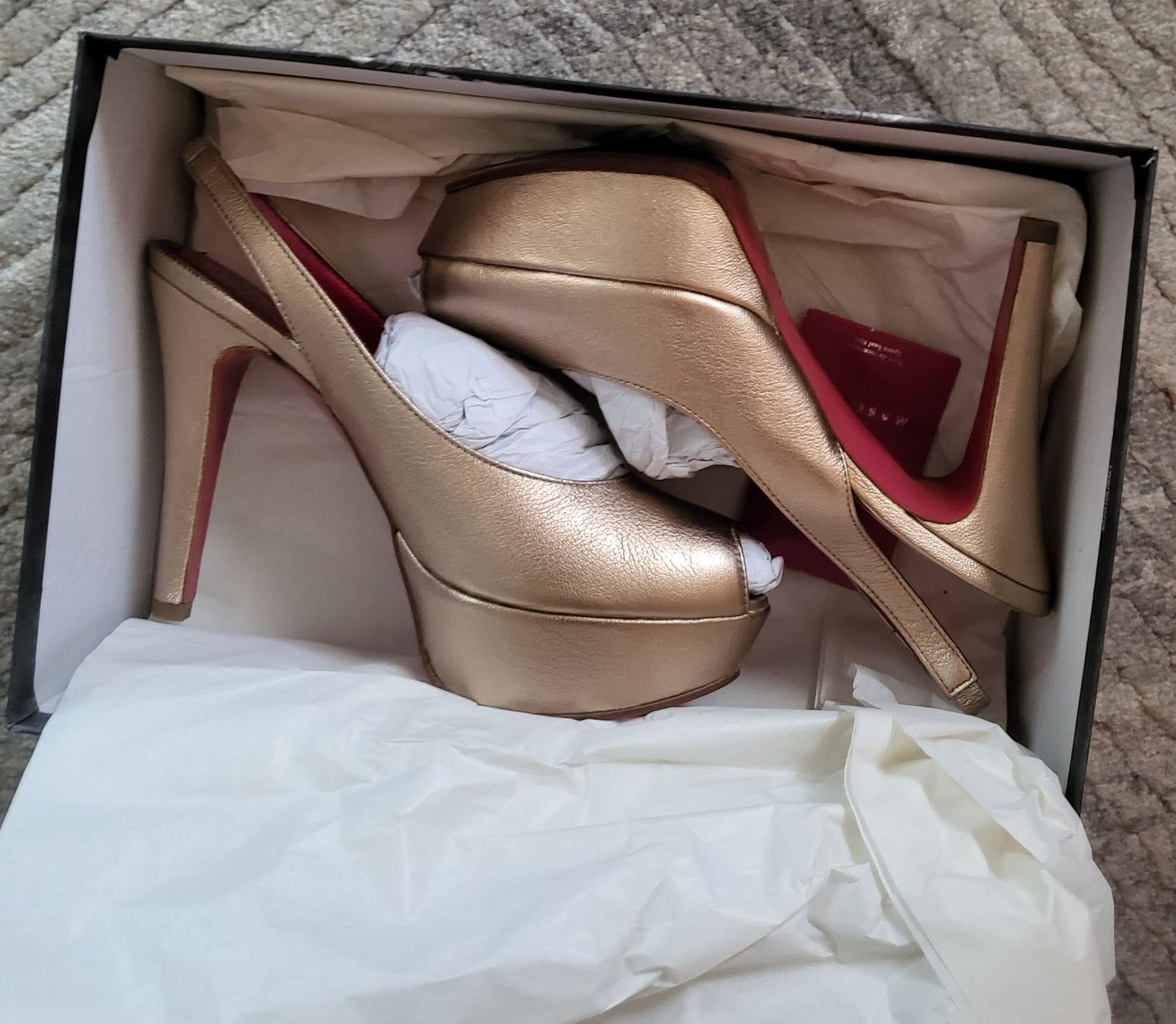 Scarpe da donna: Escarpins Ursula Mascaro  dorés, T38. – Nuovo e nell'imballaggio originale da Neuchâtel venduto da wikit