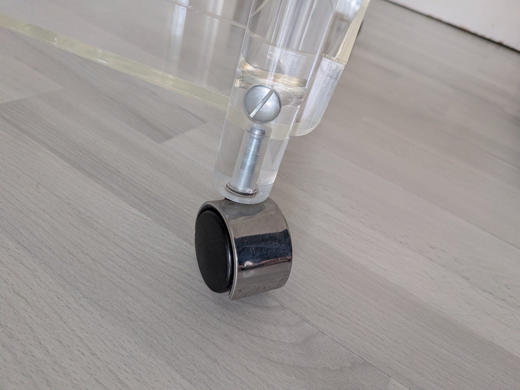 Carrelli di servizio: Plexiglas Servierwagen Beistelltisch – Usato da Emmen venduto da magelan 3