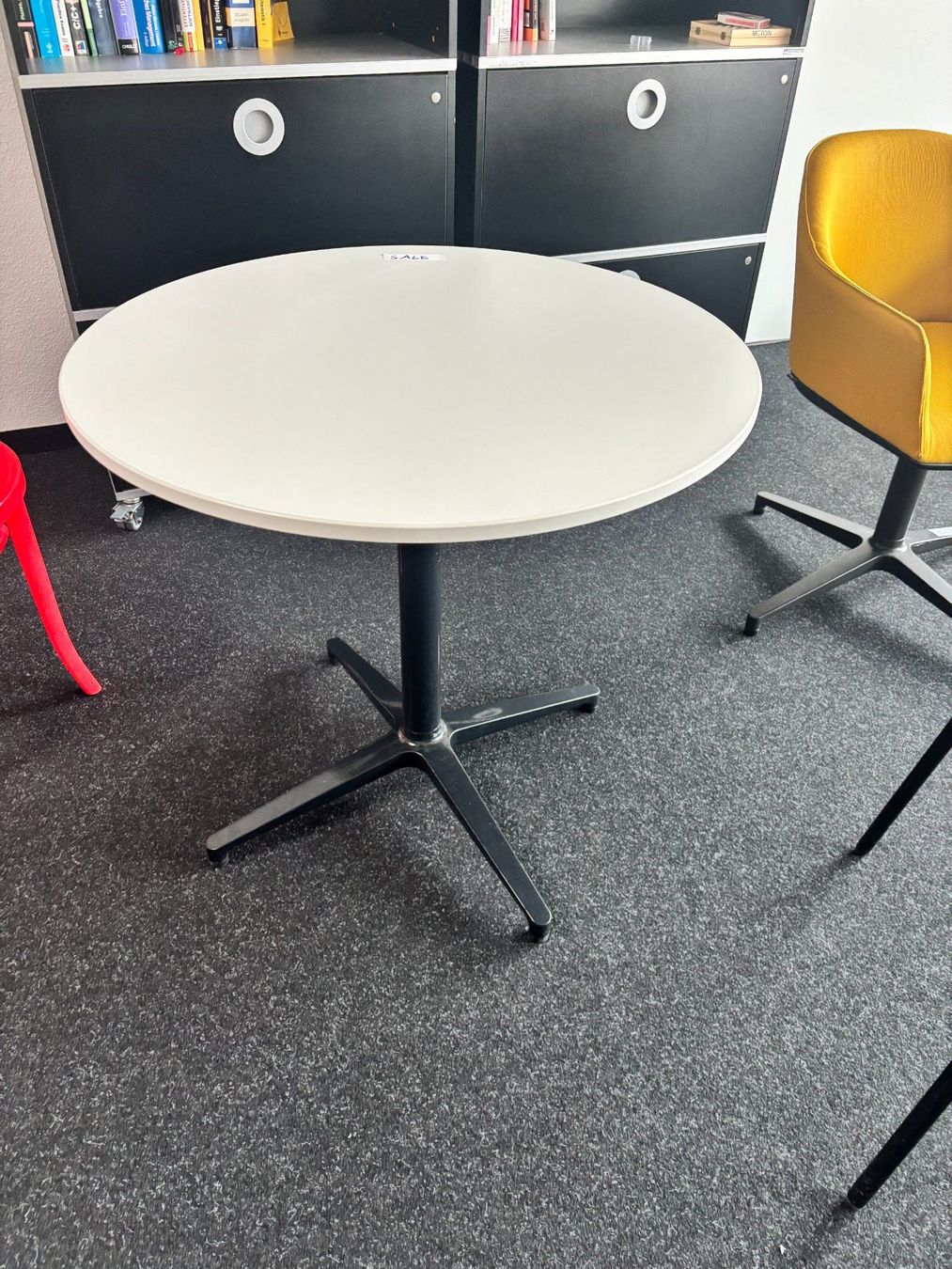 Tavoli: White Round Meeting Table – Usato da Roveredo GR venduto da dswiss 1