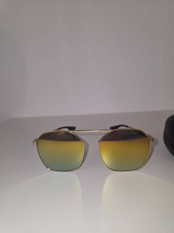 Occhiali & Lenti: Lunettes de soleil Alexander Mcqueen – Usato da Pully venduto da fer_8lm6 3