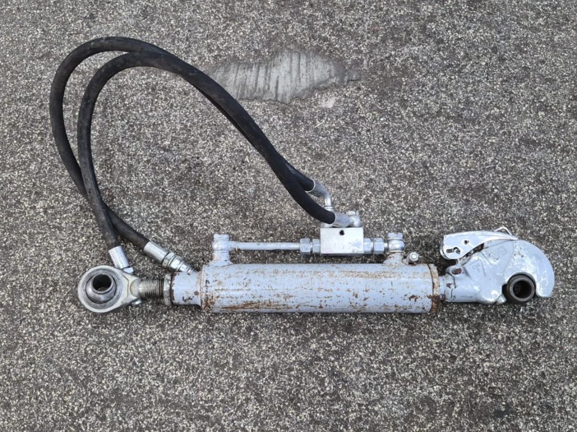 Sonstiges Fahrzeugzubehör: Hydraulische Oberlenker Kat 2 – Gebraucht aus Niederwil AG von Maeder_AG 1