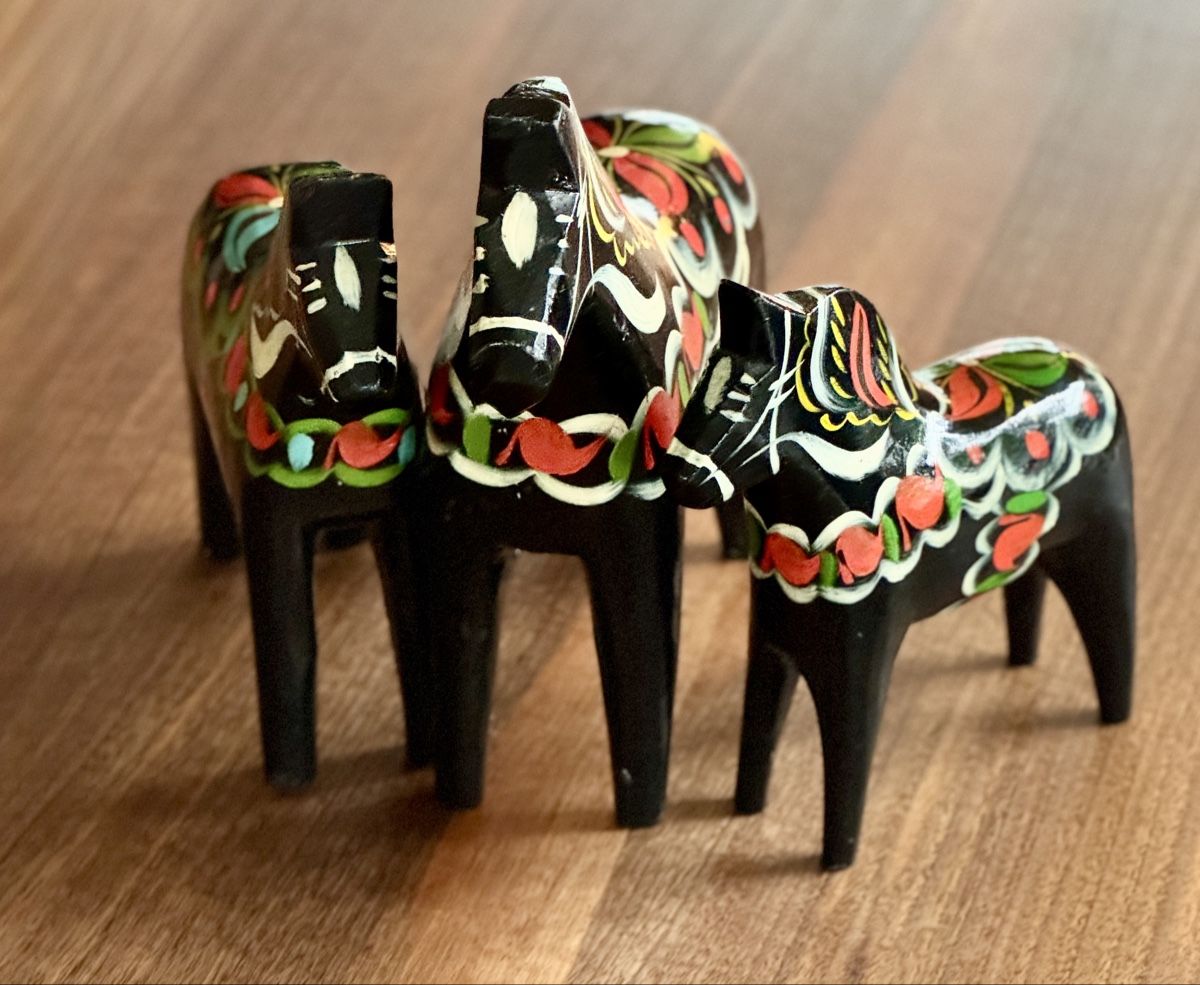 Statuette: Drei Dala -Pferde schwarz, Nils Olsson – Usato da Baar venduto da Freethy 9