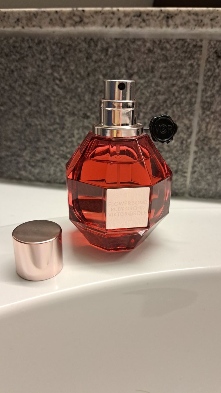 Profumi & Eau de Toilette: Viktor & Rolf Flowerbomb Ruby Orchid – Usato da Weisslingen venduto da Steph_andstuff 1