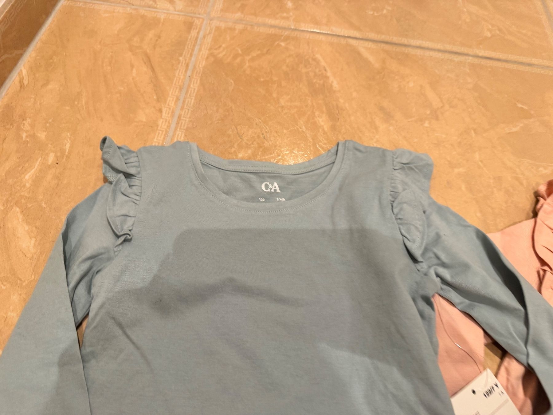 Kleiderpakete & -sets: C&A 2 neue Basics Shirts, 7J 122 – Neu und originalverpackt aus Klingnau von Markus14 1