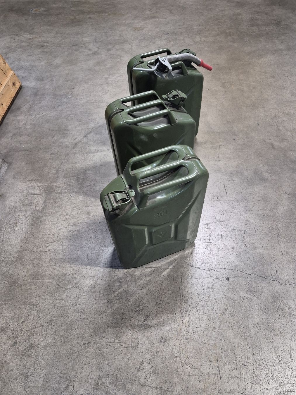 Taniche per benzina: Kraftstoffkaniszer 20L – Usato da Teufenthal AG venduto da ChT. 4