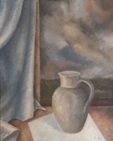 Stilleben mit Krug und Blick auf Landschaft