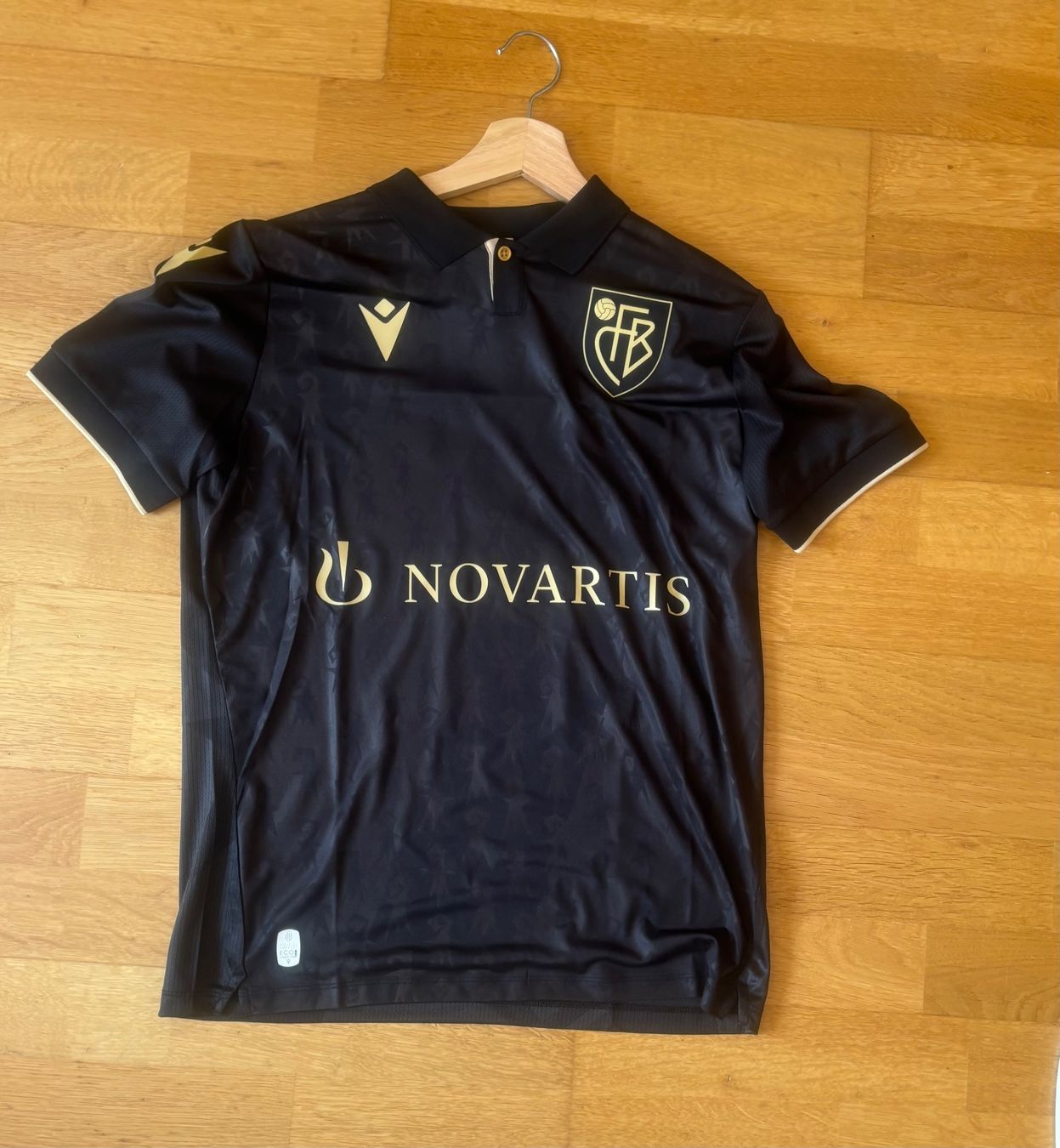 Canottiere & Pantaloni: FC Basel Trikot Jubiläum – Nuovo (secondo la descrizione) da Basel venduto da kleinerprinz 1