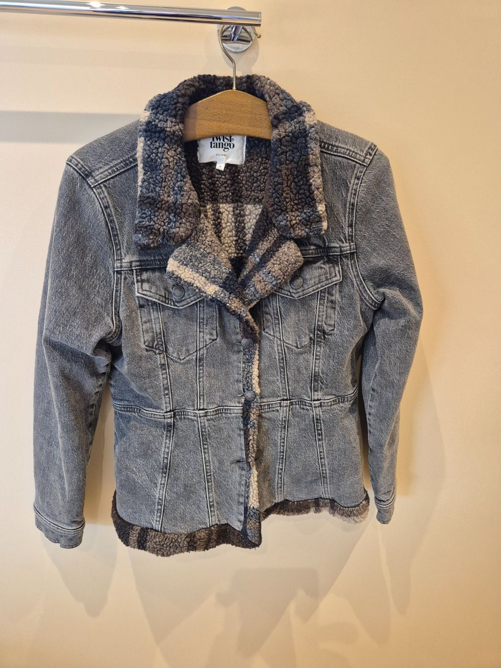 Jacken: Twist & Tango Jeansjacke mit Teddyfutter Grösse M – Gebraucht aus Dietikon von grafad
