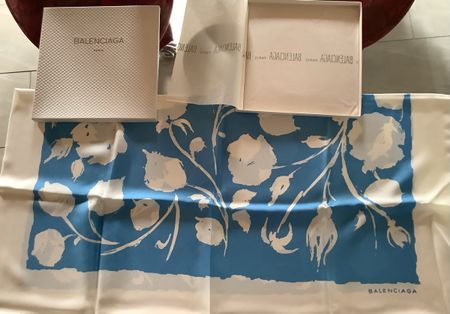 Balenciaga Seidentuch blau weiss Blumenmuster mit Box neu