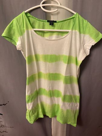 T-shirt rayures vertes et blanches T.XS – Style estival ☀️