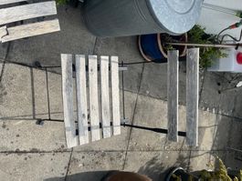2 Gartenstuhl Holz Metall 1Stk defekt