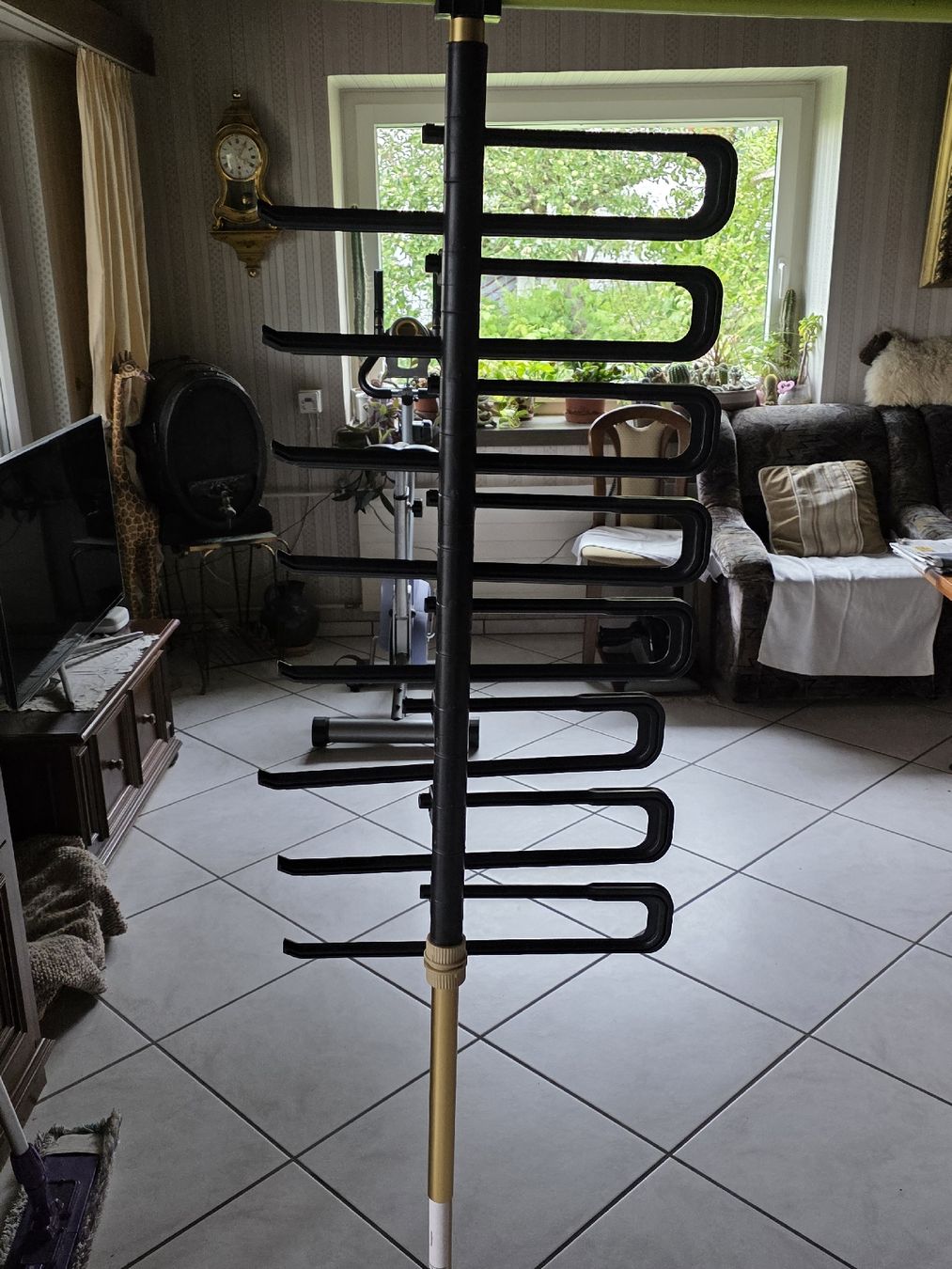 Sonstiges für Büro & Gewerbe: Adjustable garment hanger stand. – Gebraucht aus Hinwil von Ehretstock8 3
