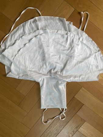 Robe dos nu blanche à volant, Taille S/M