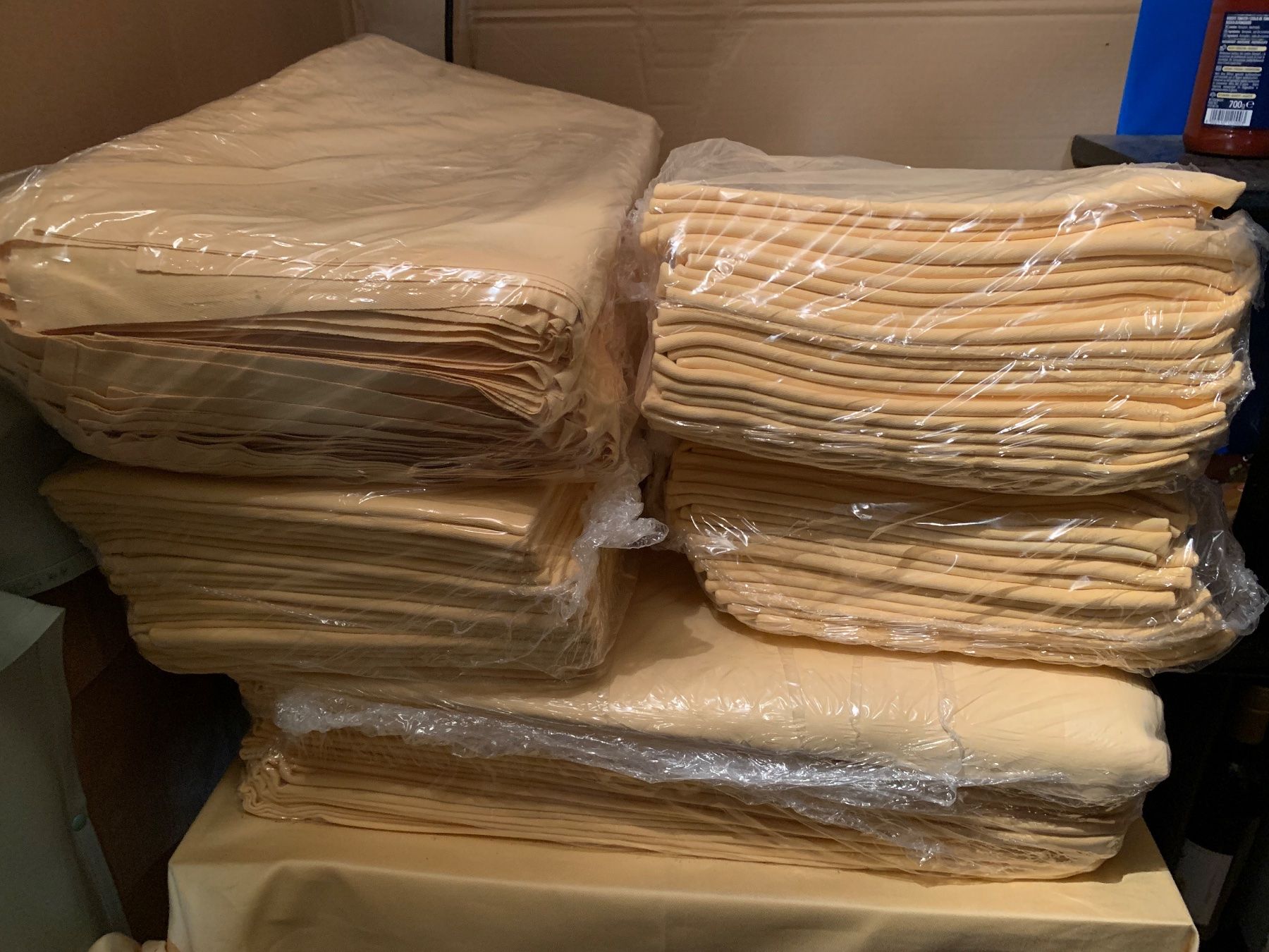 Altra biancheria da tavola: Tischtücher Napperons 100x100 cm – Usato da Zürich venduto da Olimpied