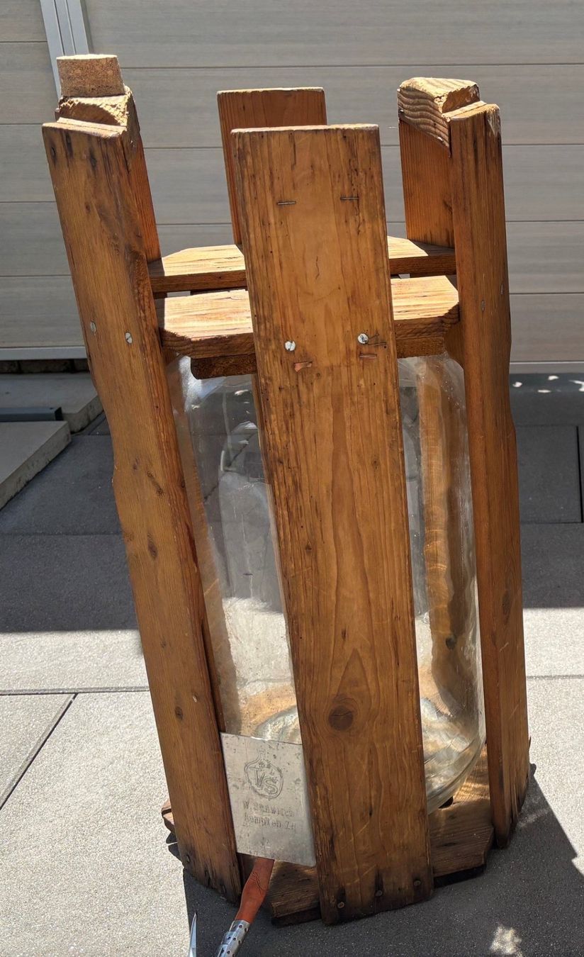 Accessoires: Standflasche im Holzgebinde (1) – D'occasion à Dagmersellen par bumbel