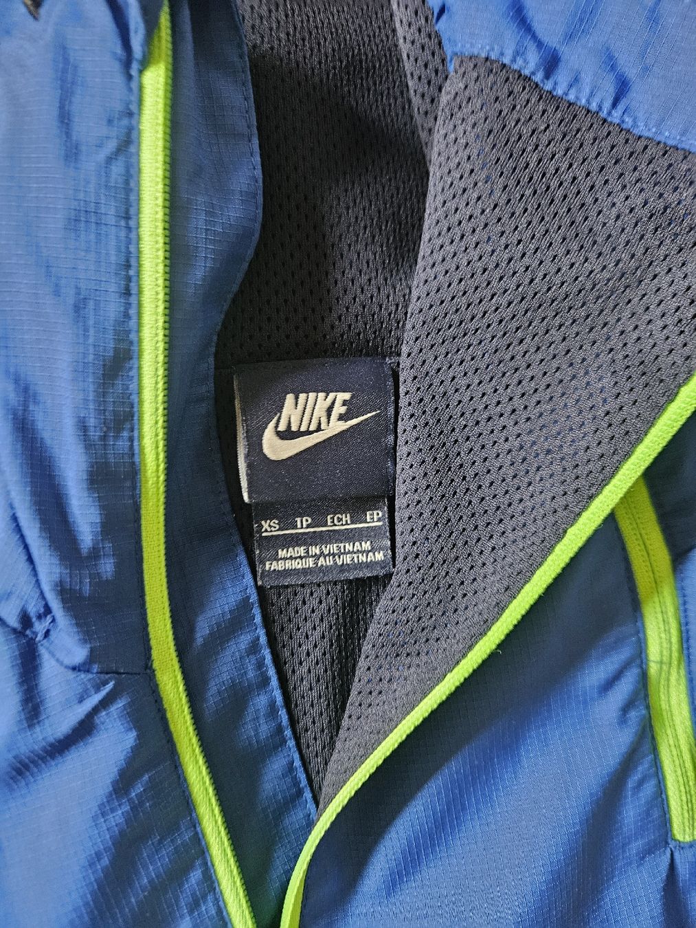 Nike Giacche: Lightweight vintage Nike wind Jacket Size XS  – Usato da Bern venduto da Ciprofloxacina 1