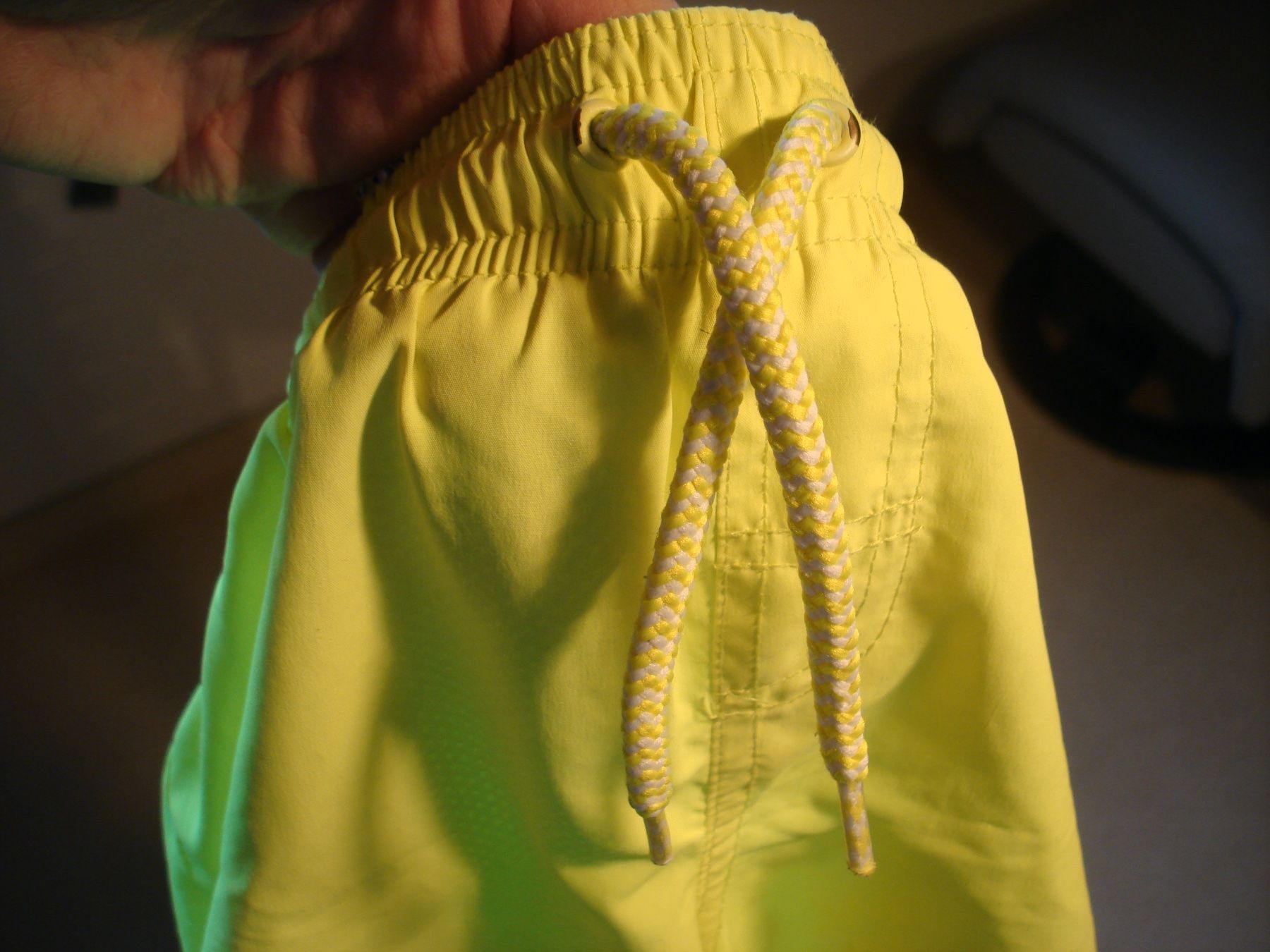 Costumi da bagno: Badeshorts knallgelb Gr. 122 mit Bindeband & Meshfutter – Usato da Boswil venduto da LuziaB01 3
