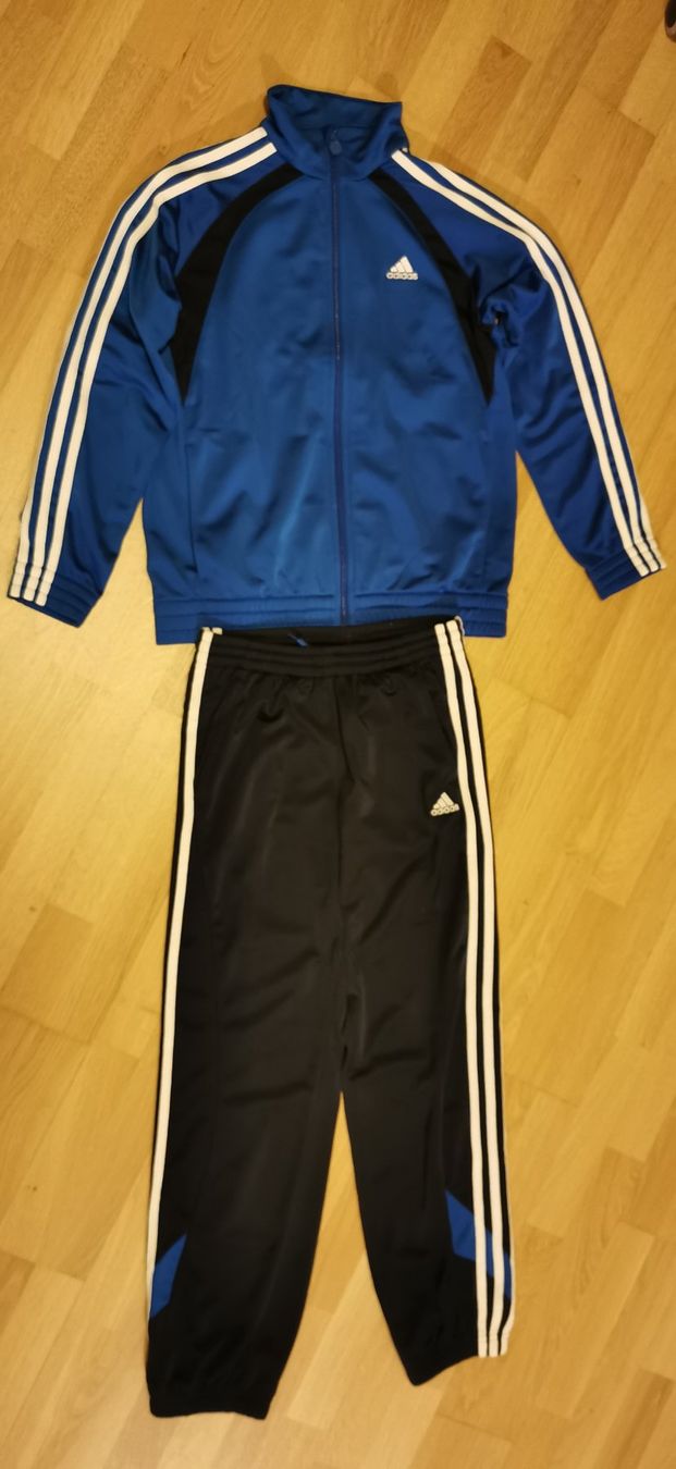 Adidas Completi: Trainingsanzug Adidas blau-schwarz 152 – Nuovo (secondo la descrizione) da Port venduto da Doppelmond