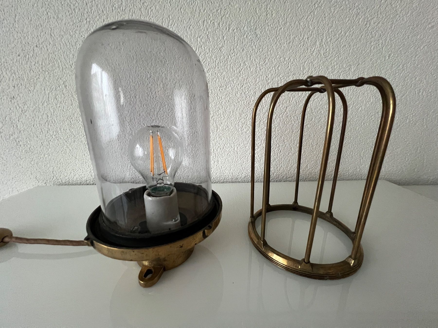 Lampade: Antike Maritime Leuchte aus Messing mit Schutzgitter – Usato da Niederglatt ZH venduto da Solo95 4