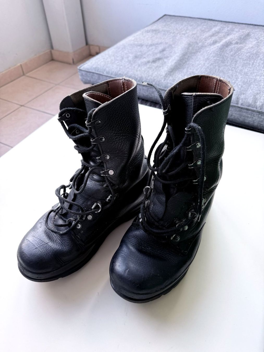 Schweizer Armee Scarpe da uomo: Schweizer Armee Kampfstiefel BALLY, Echtleder, Schwarz – Usato da Nottwil venduto da rattkatz