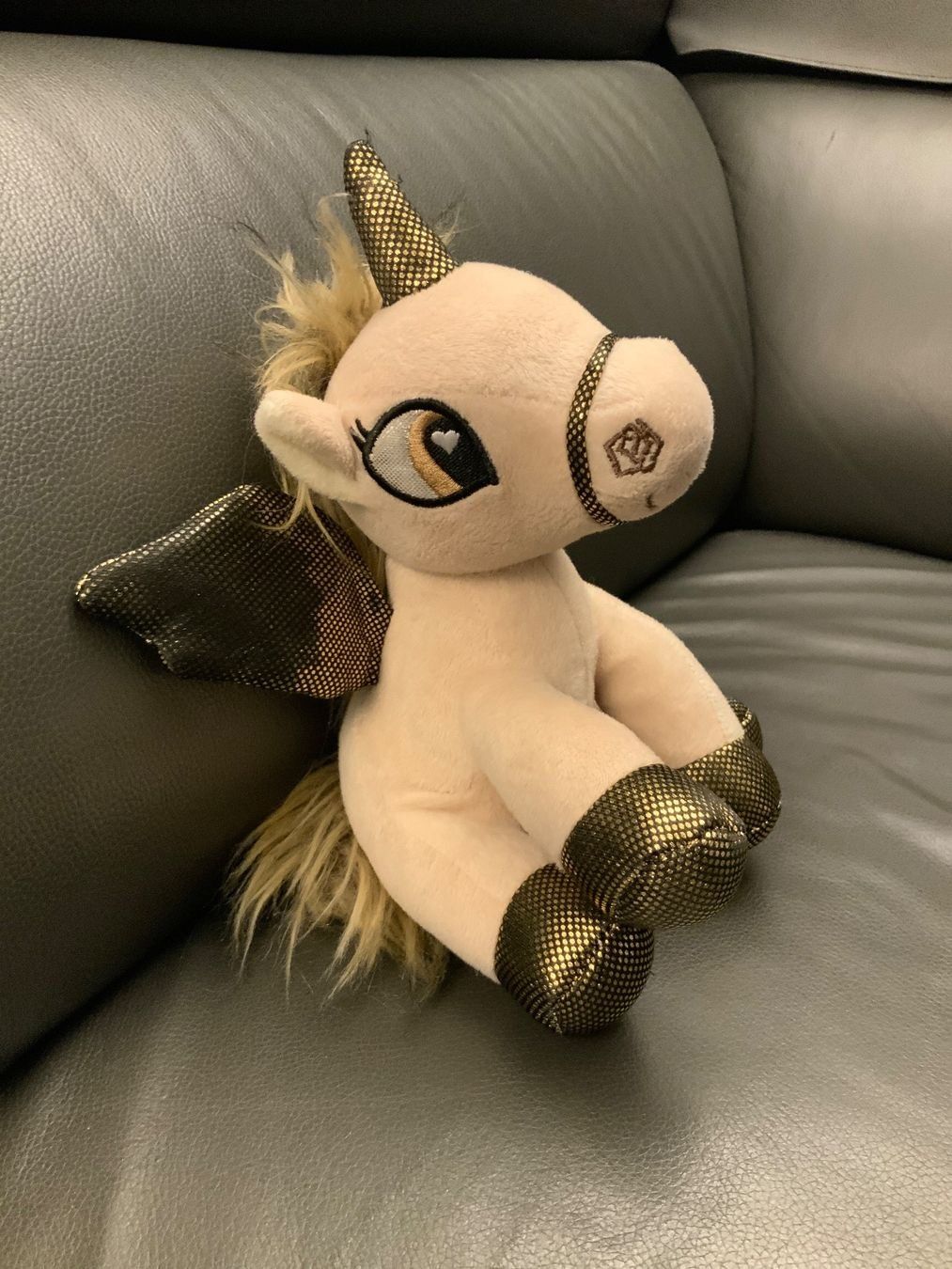 Giocattoli: Plüschtier Goldenes Pony-Einhorn – Usato da Gutenswil venduto da jump4joy 1