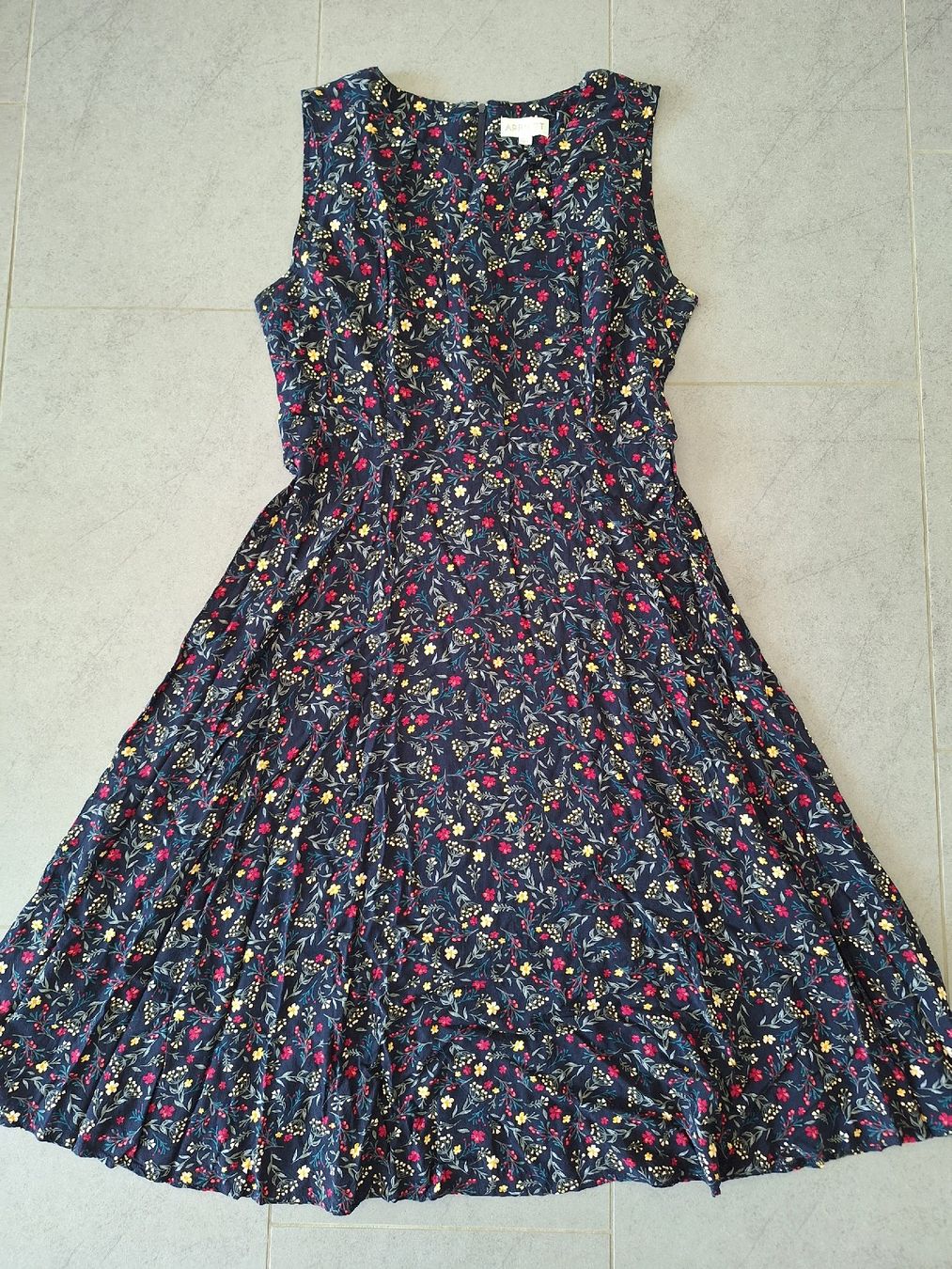 Kleider: Festliches APRICOT Blümchenkleid Gr. L – Neu (gemäss Beschreibung) aus Dörflingen von Crazyachmed