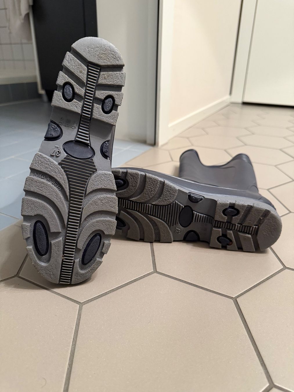 Scarpe da uomo: Atrium Gummistiefel, Gr. 37 – Nuovo (secondo la descrizione) da Zürich venduto da SEDRAEN 2