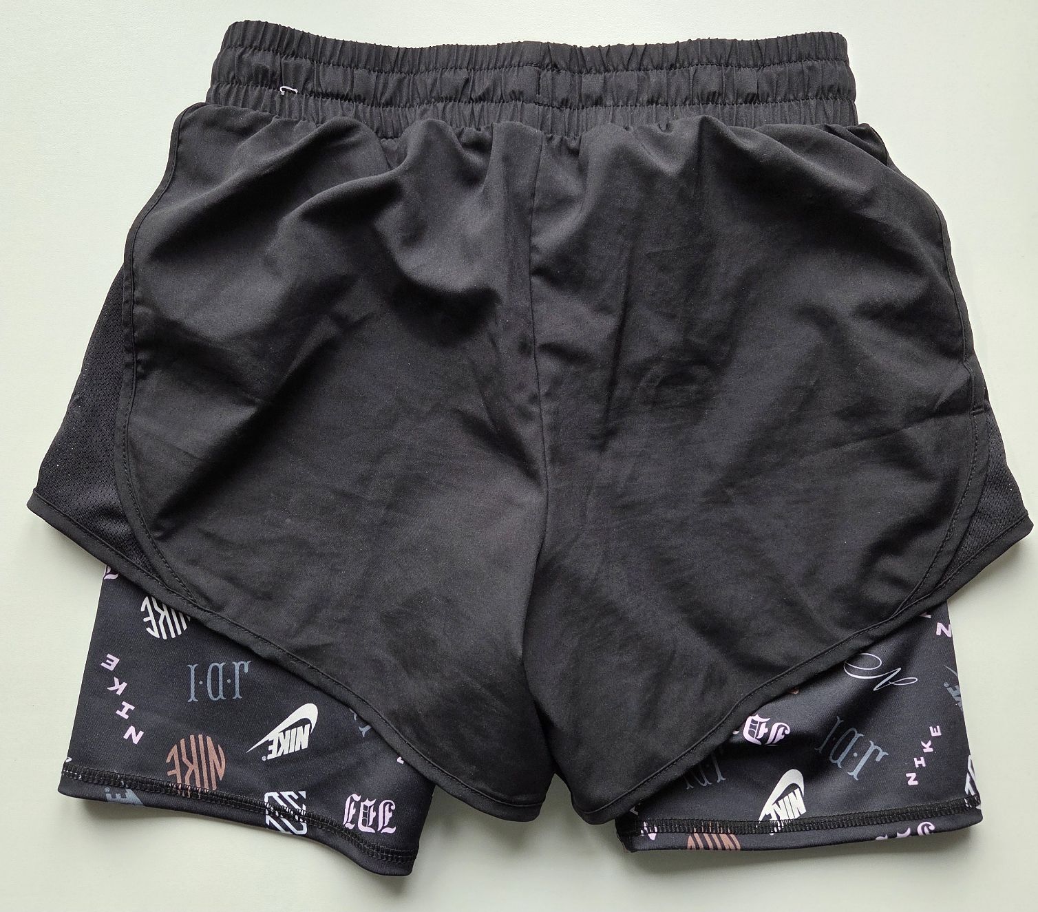 Nike Pantaloni: Nike Shorts Gr.146 – Nuovo (secondo la descrizione) da Kölliken venduto da aninavera 1