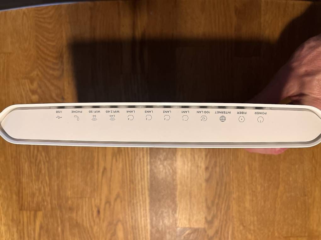 Modem & Router: Zyxel 2441 - Access Point / WLAN Router – Usato da Kriens venduto da tomse306