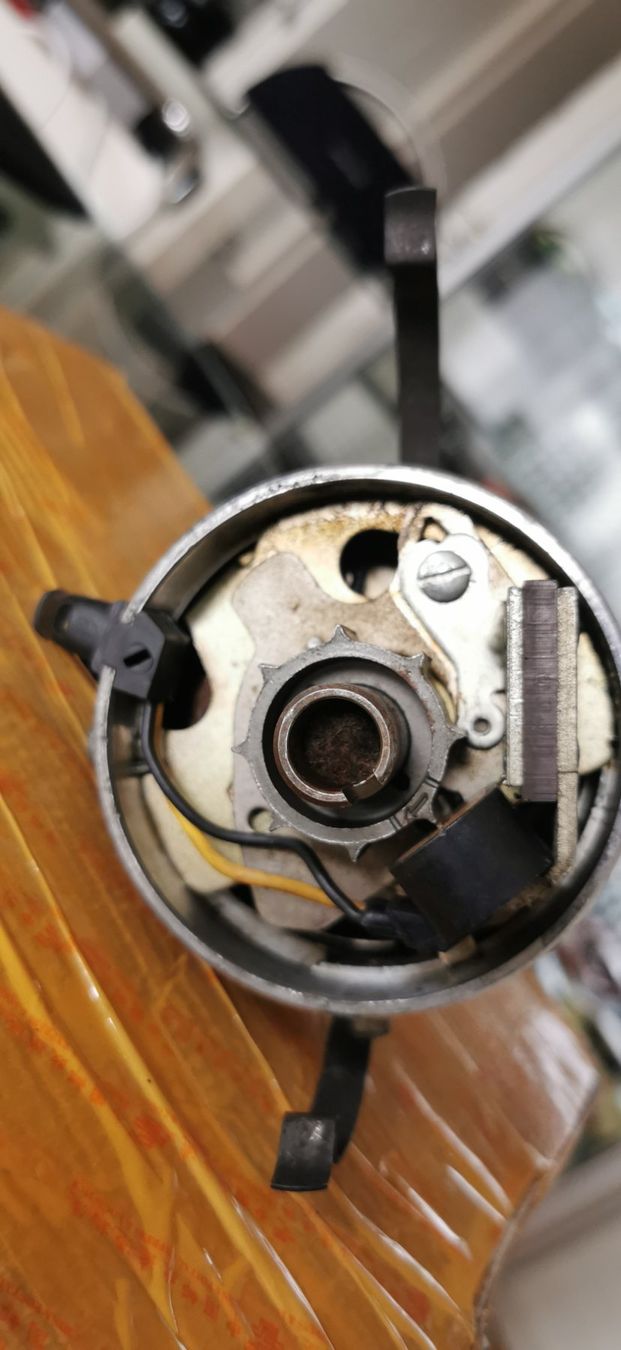 Chrysler Tutti pezzi di ricambio auto: Mopar Zündverteiler RB Block – Usato da huenenberg venduto da Suizofelize 2