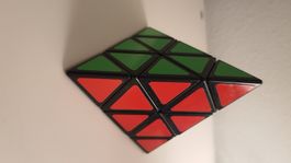 Fröhliches Knobeln! Pyramide Zauberwürfel, Top Zustand!