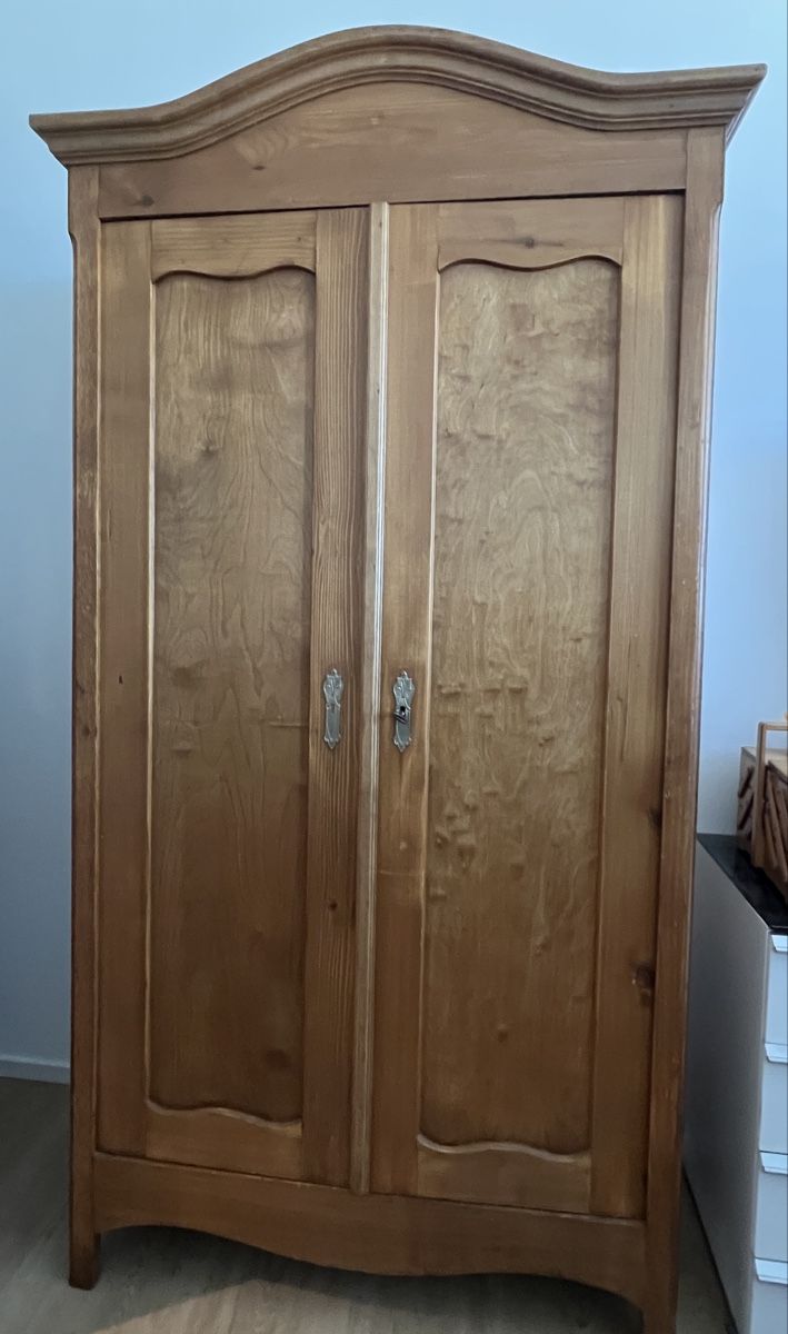 Armadi: Schrank aus Holz, 2-türig – Usato da Liestal venduto da RitaFrei