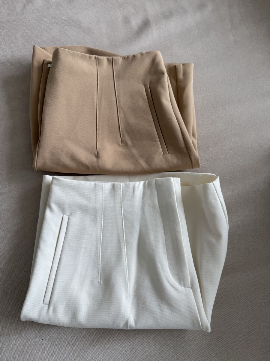 C&A Pantaloni: Zwei Bermudashorts, weiß und beige – Nuovo (secondo la descrizione) da Lachen SZ venduto da artbyblondangel 1