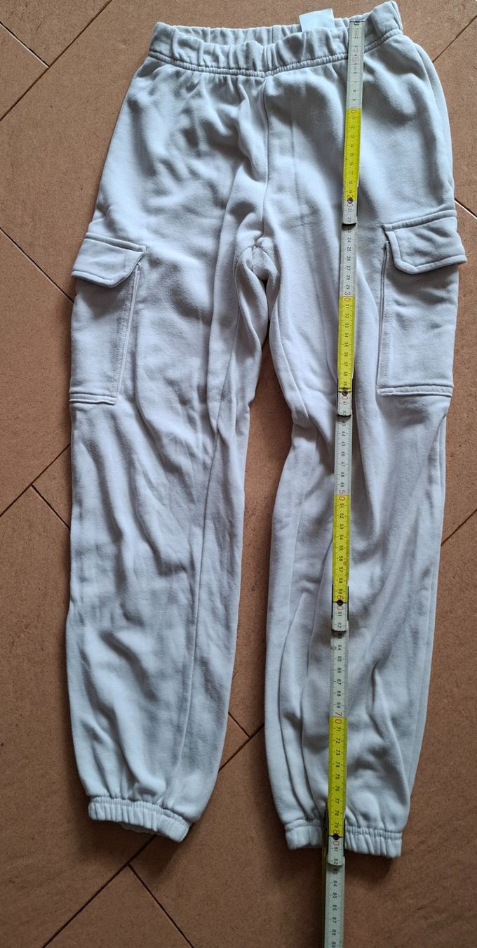 H&M Pantaloni: Trainingshose Mädchen  146 von H&M – Usato da Thun venduto da lede 1