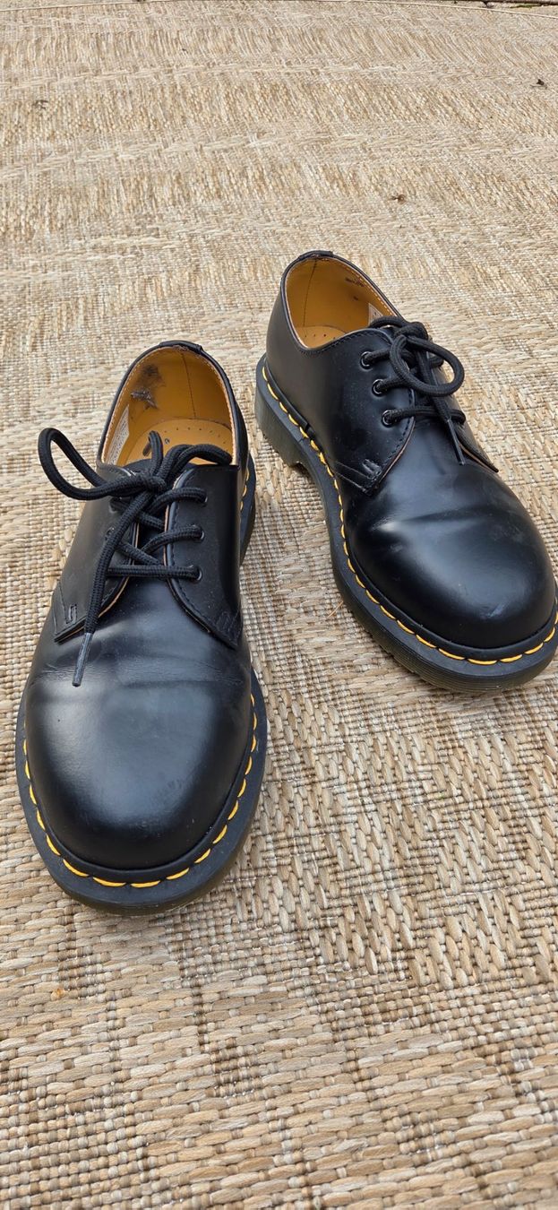 Dr. Martens Scarpe da uomo: Halbschuhe original Doc Martens, Gr. 37 – Usato da Oberwangen b. Bern venduto da Levidog 1