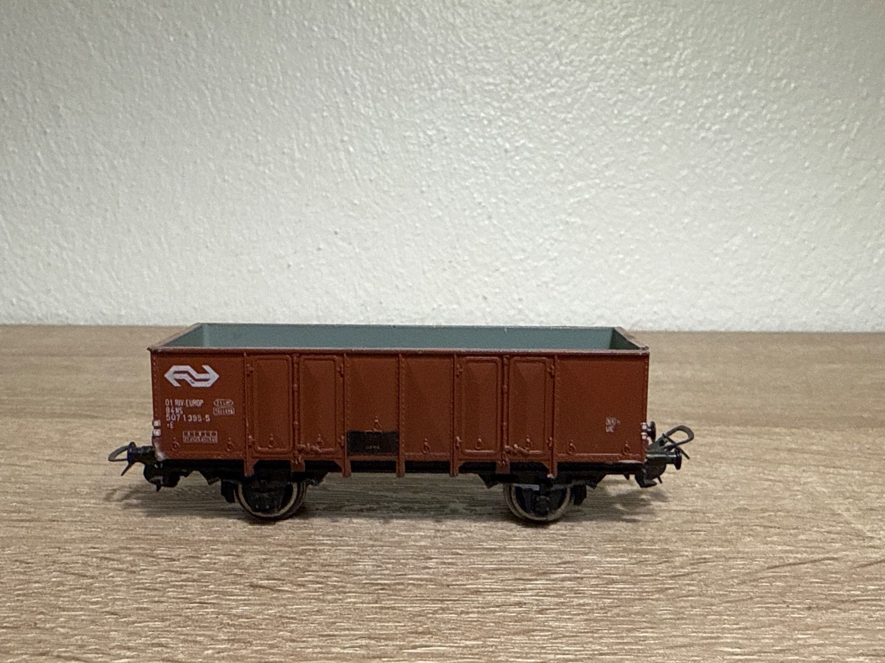 Piko Modellini di ferrovie: Piko Güterwagen SNCF H0 (33) – Usato da St-Aubin-Sauges venduto da Lo_Go 1