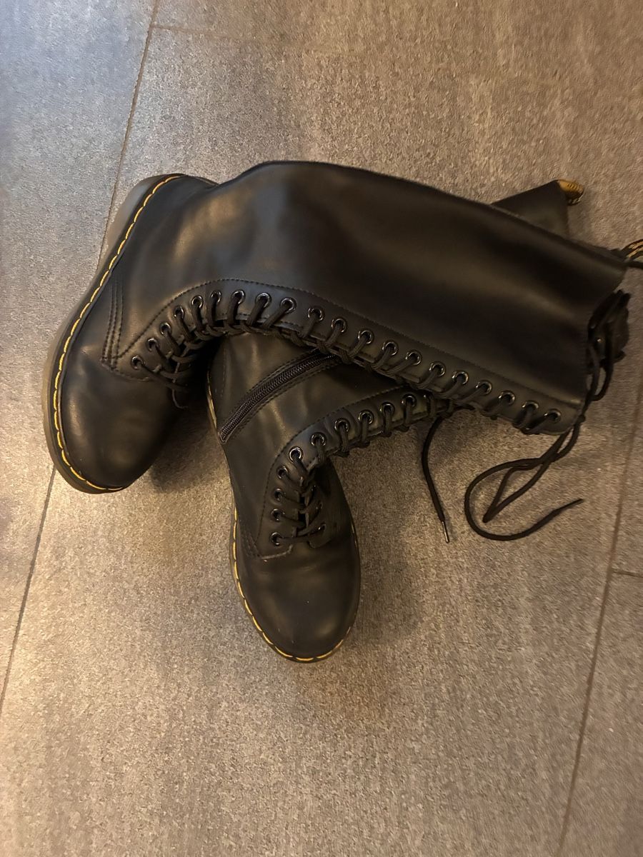 Scarpe da donna: Dr martens alti – Usato da Bellinzona venduto da Whale_ 1