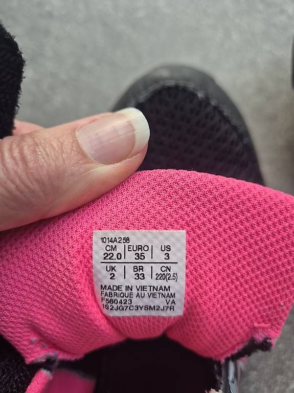 Asics Schuhe für Jungen: Asics Turnschuhe Grösse 35 – Gebraucht aus Moosseedorf von shu_xbn8 1