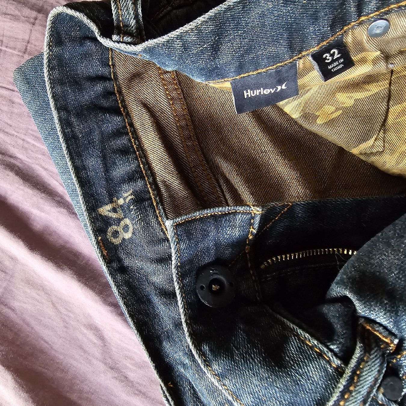 Jeans: Hurley Jeans – Nuovo (secondo la descrizione) da Rüti ZH venduto da crambambeli 1
